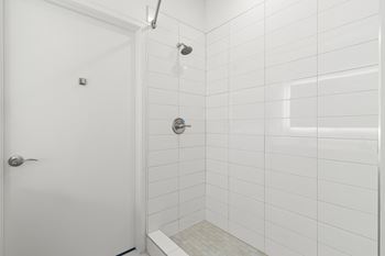 Built-in tile shower surround